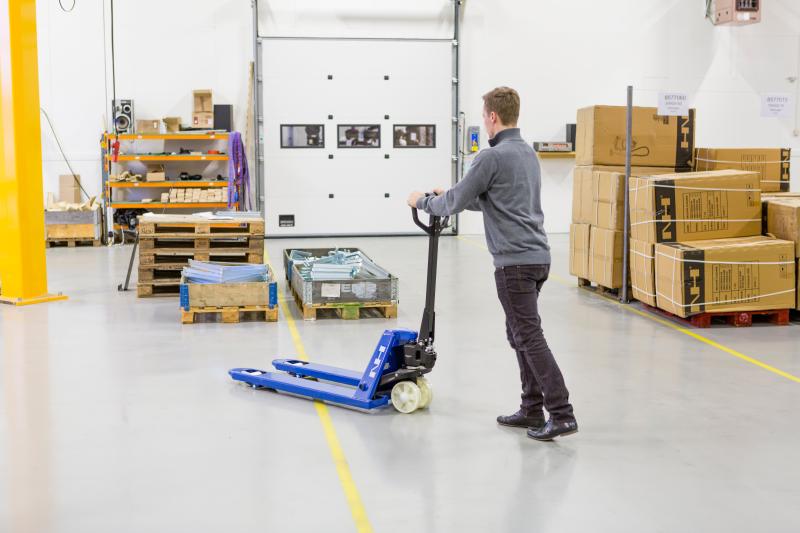 PLM2500ENQ - Standard pallevogn m/enkel nylonhjul og quick løft